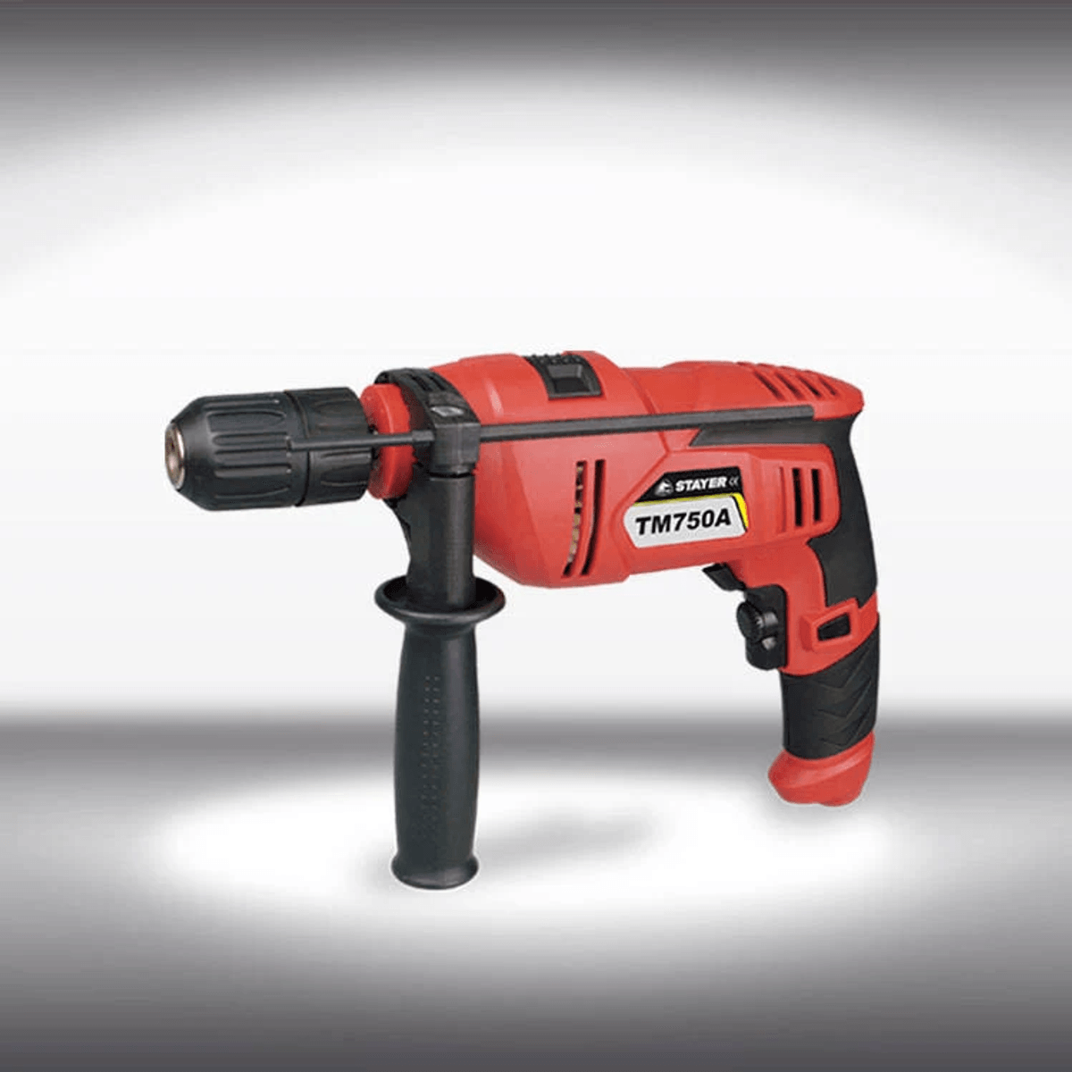 Taladro eléctrico TM750A rojo y negro sobre fondo claro.