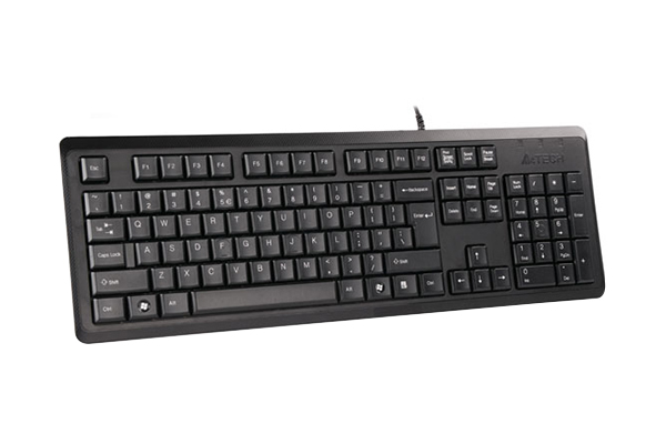 Beyaz arka planda tam QWERTY tuş takımına ve sayısal tuş takımına sahip siyah bir bilgisayar klavyesi.