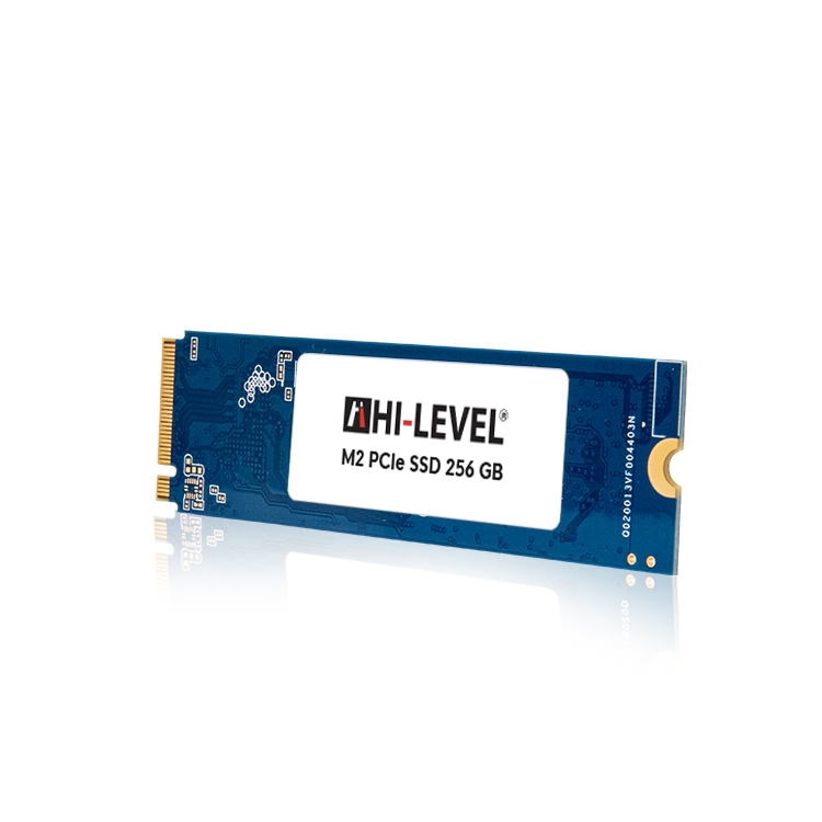 Beyaz zemin üzerinde 256 GB kapasiteli mavi Hi-Level M.2 PCIe SSD.
