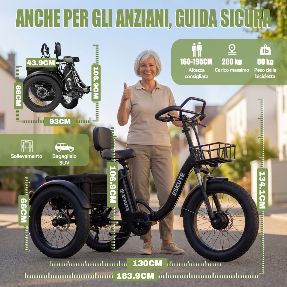 Un'anziana sorride e fa il pollice in alto accanto a un triciclo elettrico nero con dimensioni.