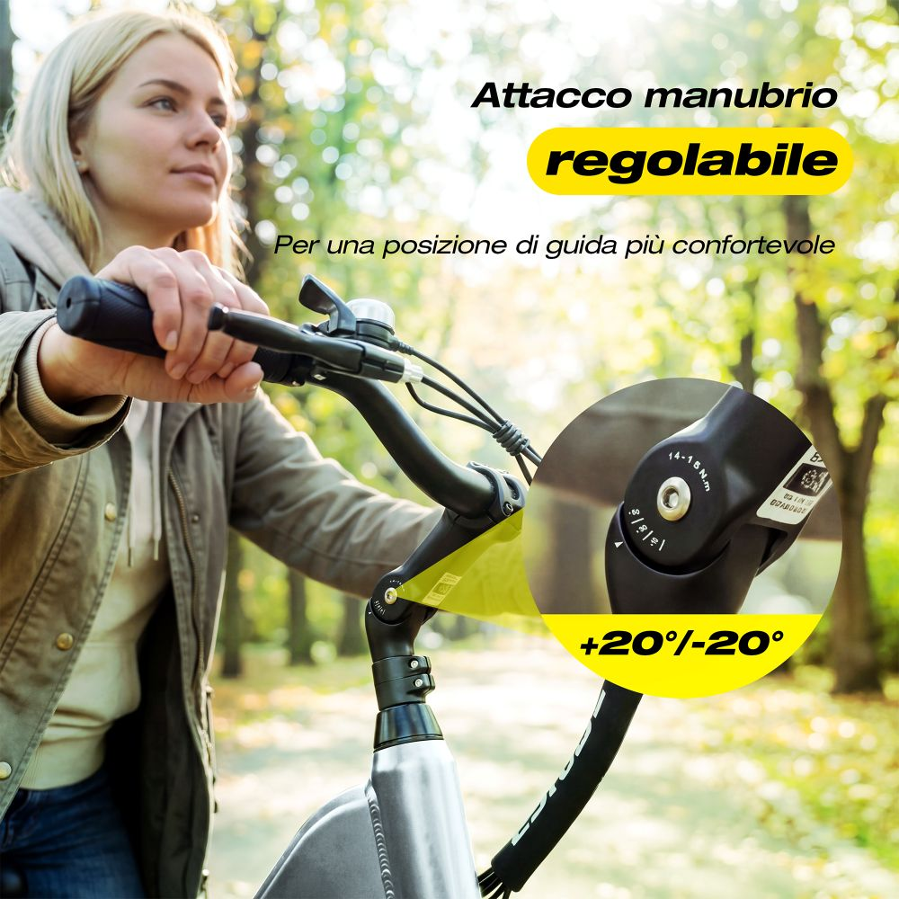 Una donna bionda va in bicicletta in un parco, evidenziando l'attacco manubrio.