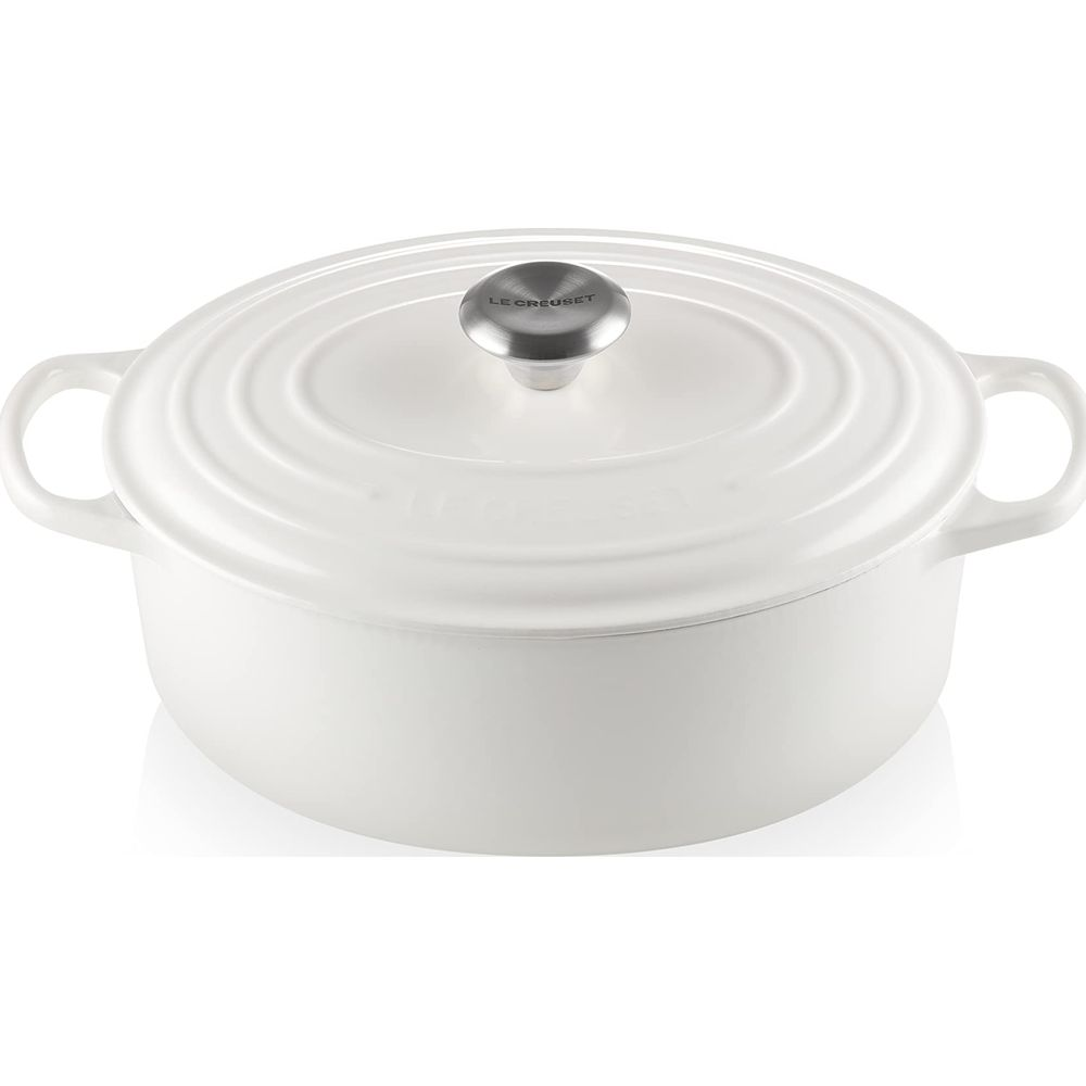 Ein weißer runder Dutch Oven mit Deckel und silbernem Griff auf weißem Hintergrund.