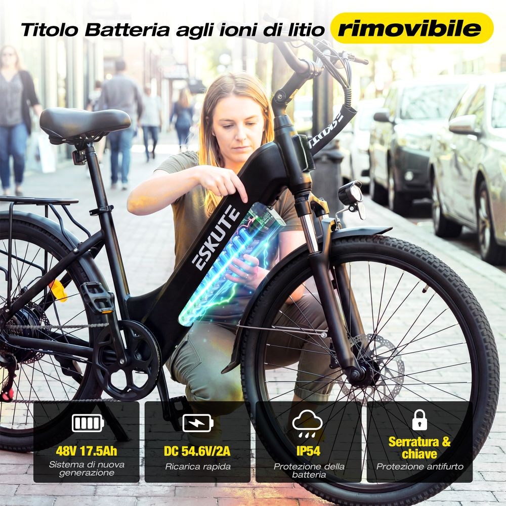 Donna rimuove la batteria da una e-bike Eskute nera in strada.
