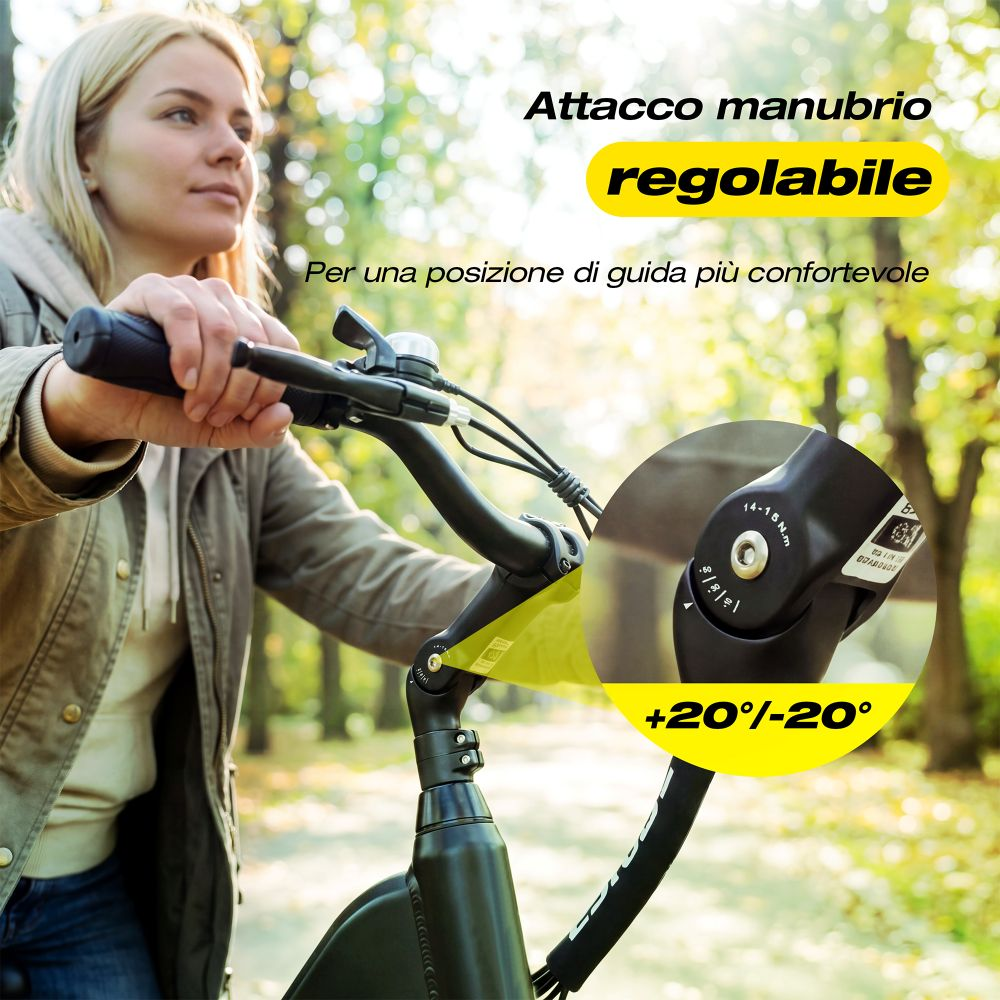 Una donna bionda in bicicletta con l'attacco manubrio regolabile in evidenza.