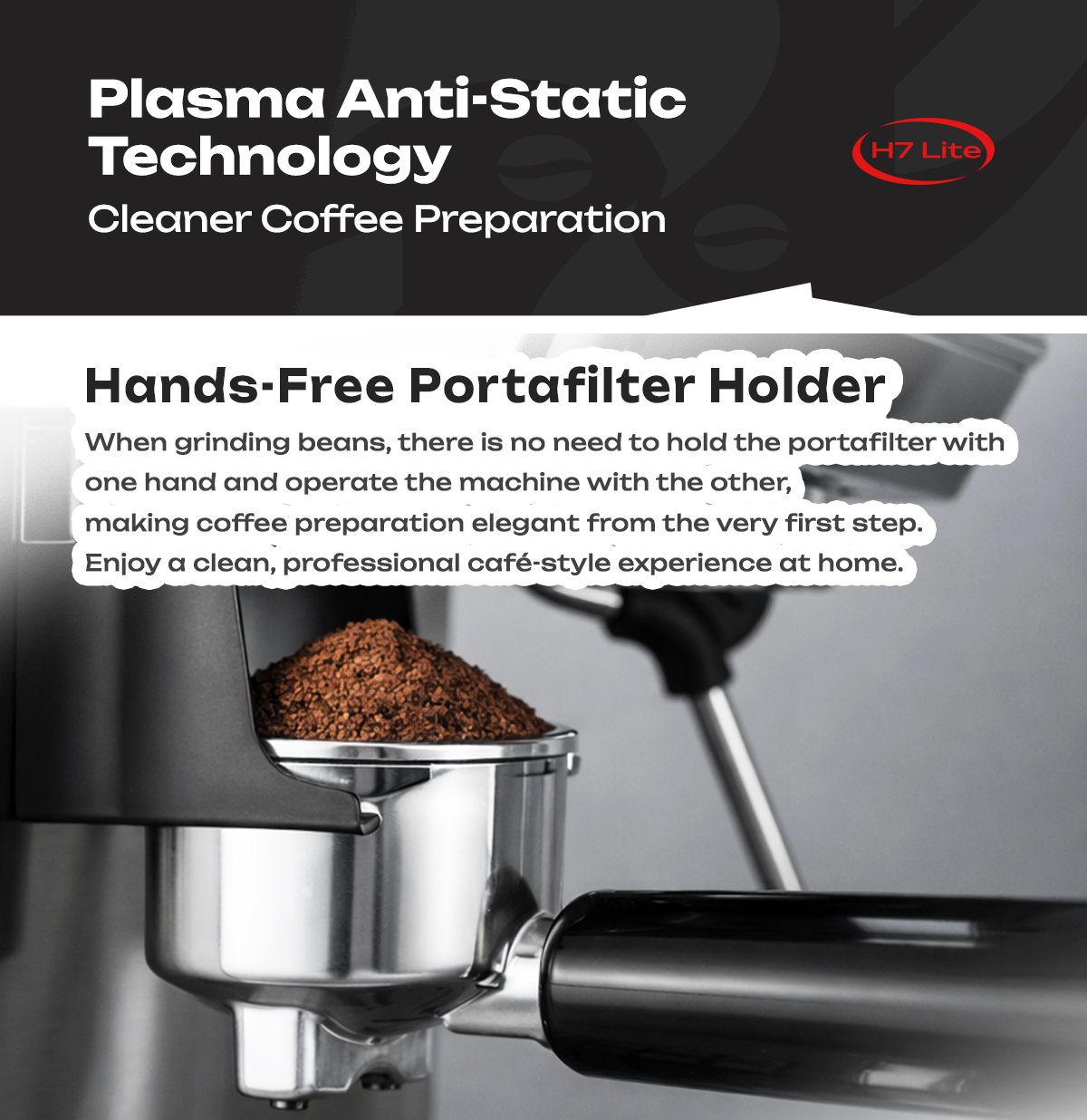 Portafiltro pieno di caffè macinato in una macchina da caffè con testo sul supporto vivavoce.