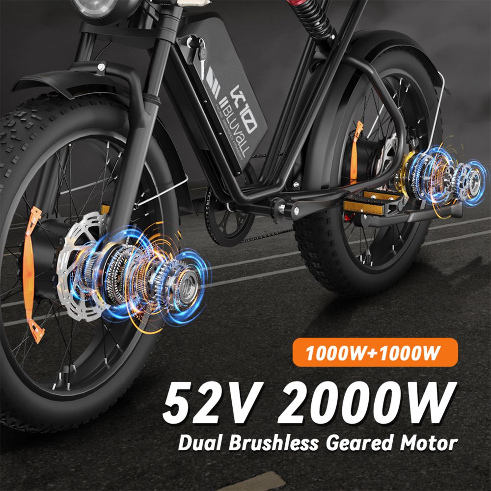 Una bici elettrica nera presenta un doppio motore brushless da 52V 2000W con parti meccaniche evidenziate.