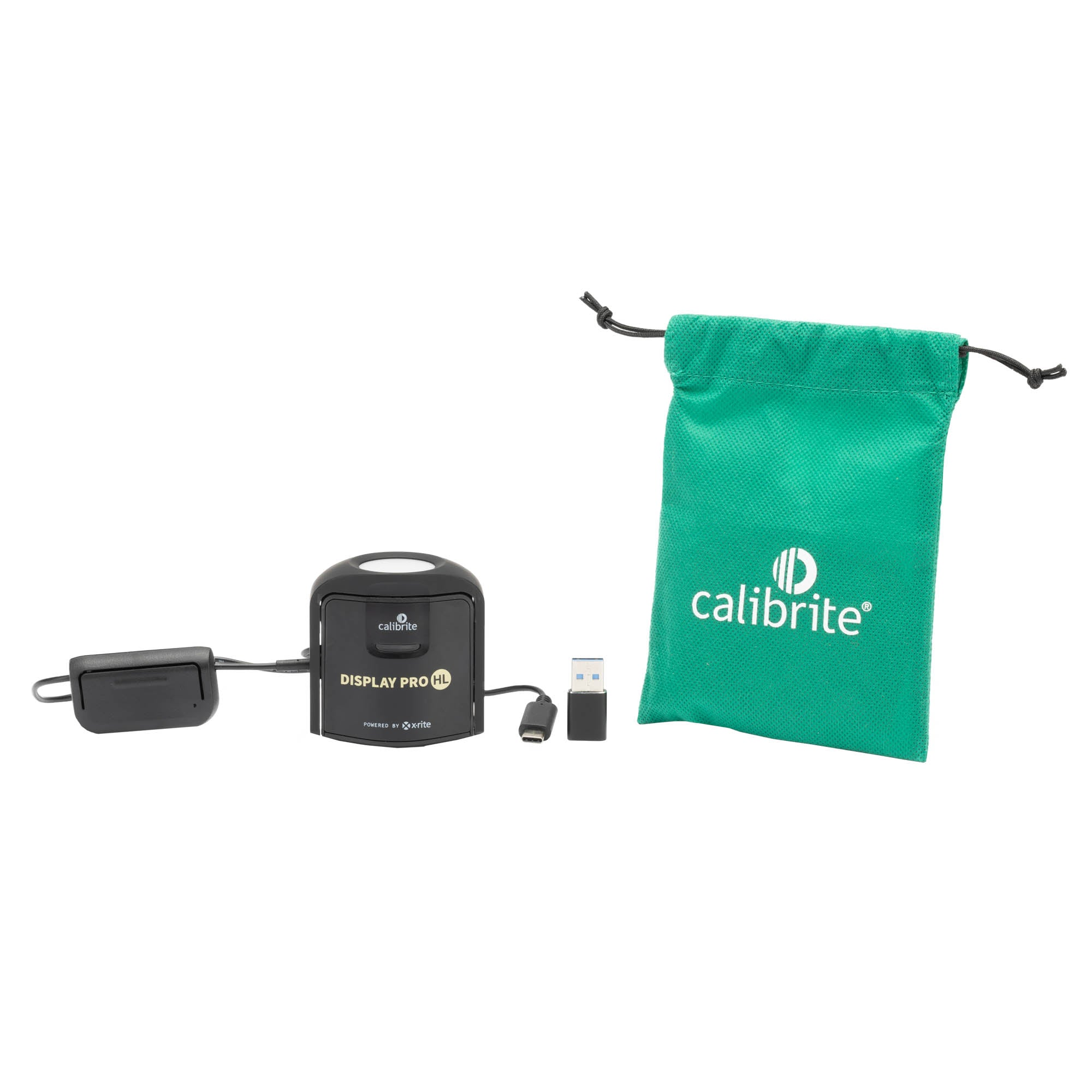 Ein schwarzes Calibrite Display Pro HL Kalibrierungsgerät mit Kabel, USB-Adapter und einer grünen Aufbewahrungstasche.