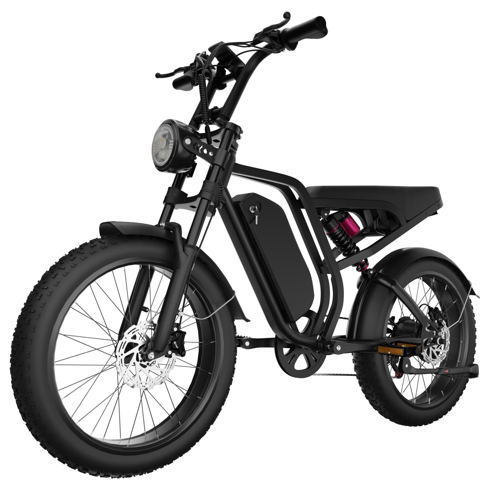 Una bicicletta elettrica nera con pneumatici larghi, faro e sospensioni su sfondo bianco.