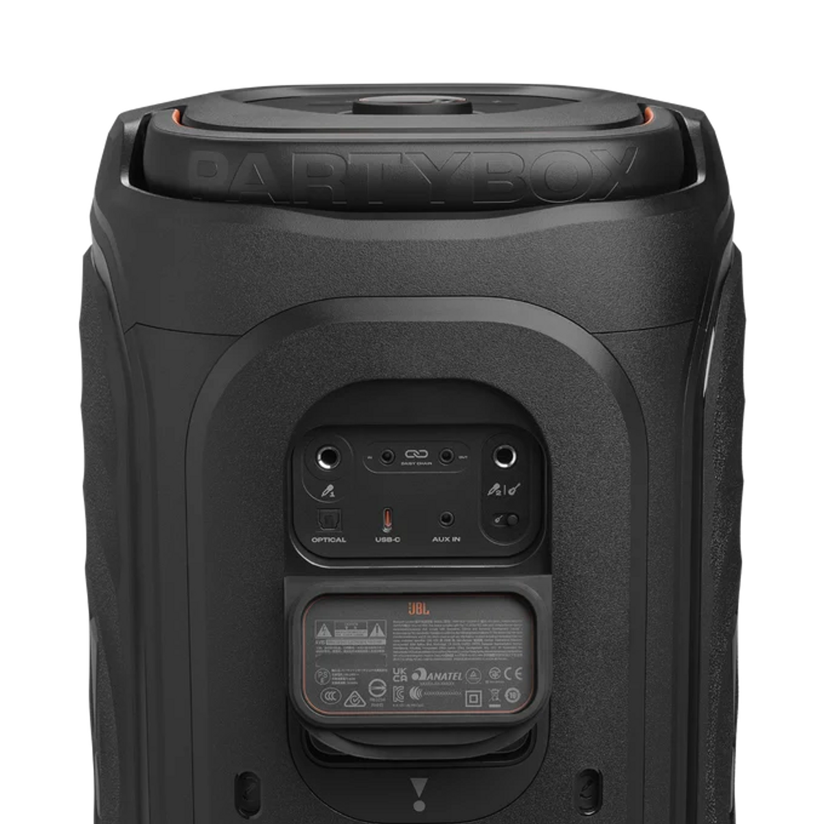 Vista trasera de un altavoz JBL PartyBox negro que muestra puertos, controles, asa y etiquetas de producto.