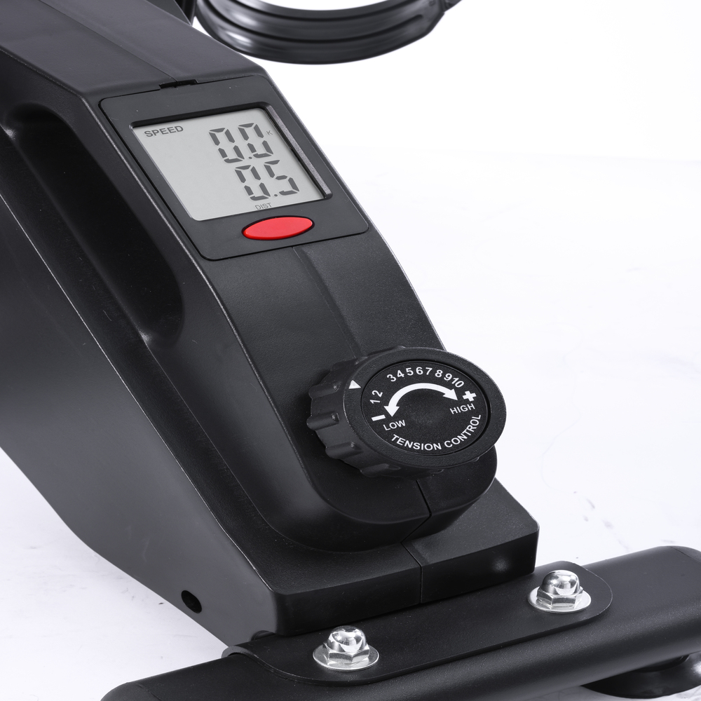 Una consola de bicicleta estática negra con pantalla digital y perilla de tensión.