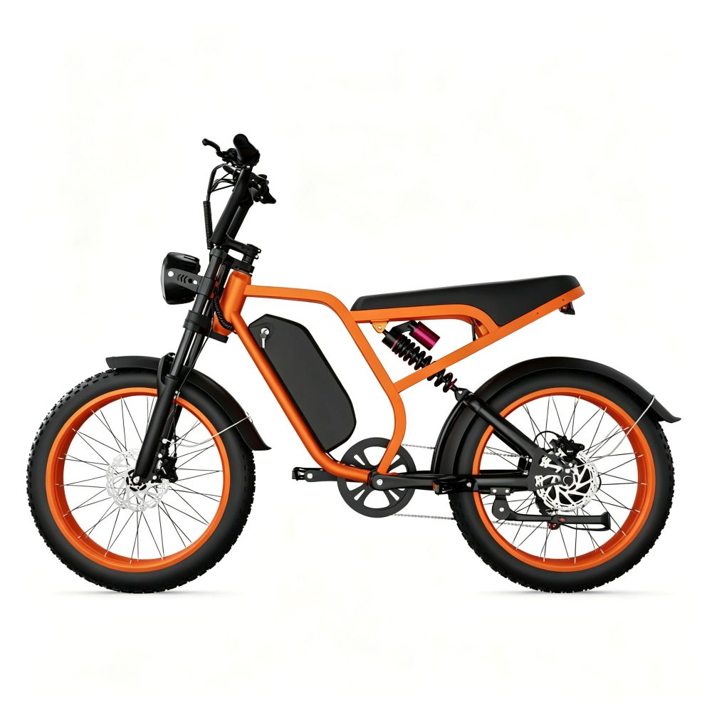 Bici elettrica arancione e nera con gomme larghe, faro anteriore e lunga sella nera su sfondo bianco.