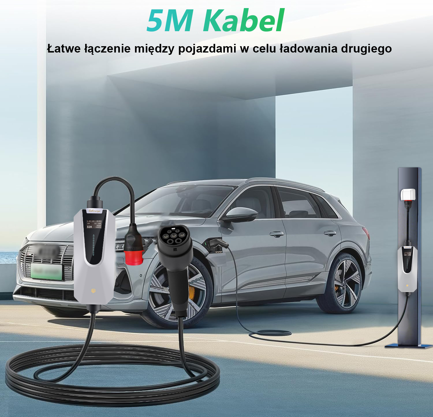 Szary samochód elektryczny jest ładowany na zewnątrz za pomocą kabla 5M.