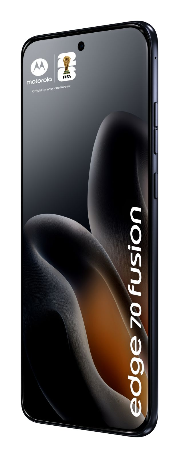 Lo smartphone Motorola Edge 70 Fusion mostra uno sfondo scuro astratto con testo del marchio e loghi bianchi.