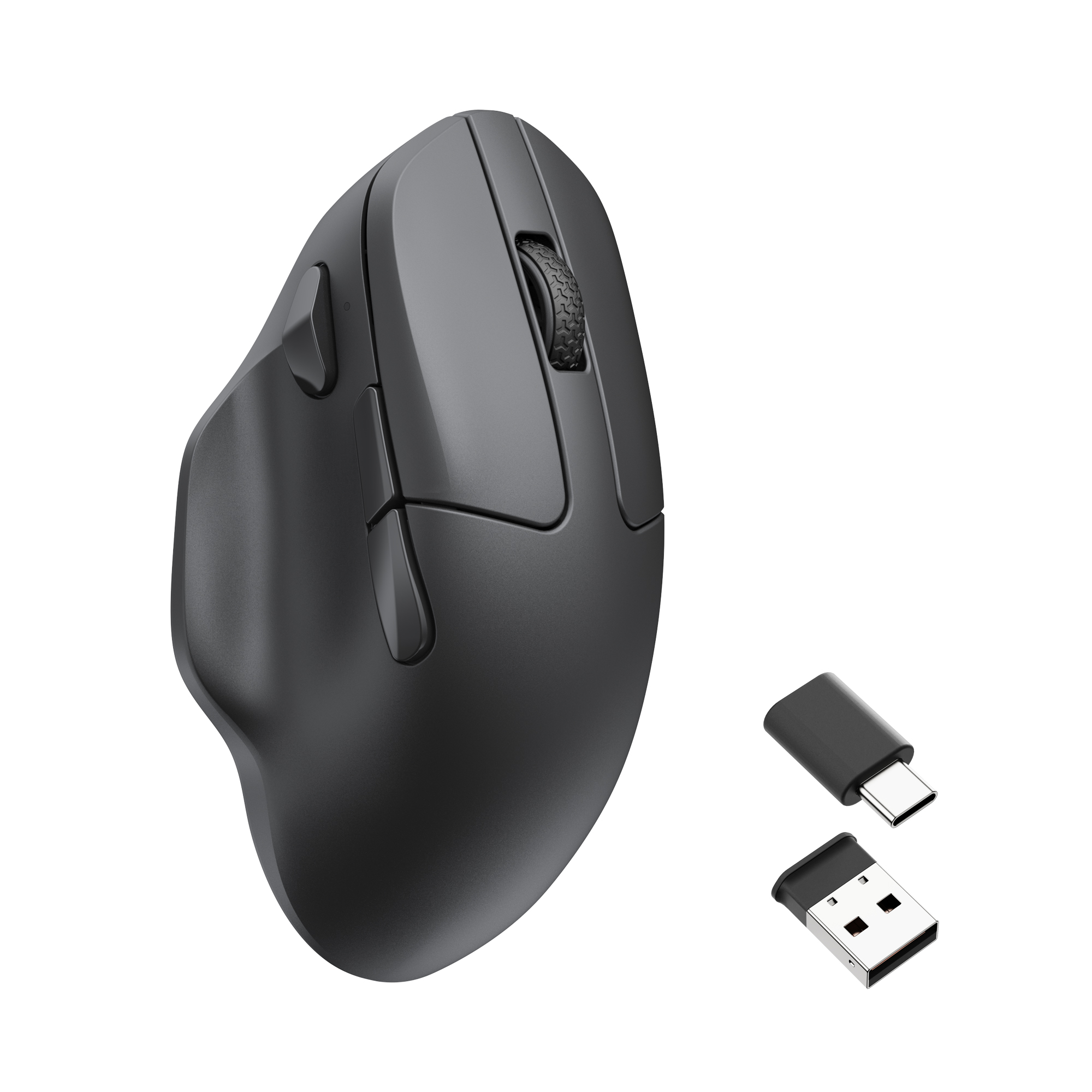 Une souris d'ordinateur grise ergonomique avec deux adaptateurs USB sur fond blanc.