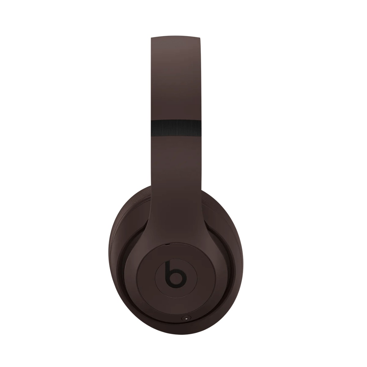 Un paio di cuffie wireless Beats marrone opaco viste di lato su sfondo bianco.