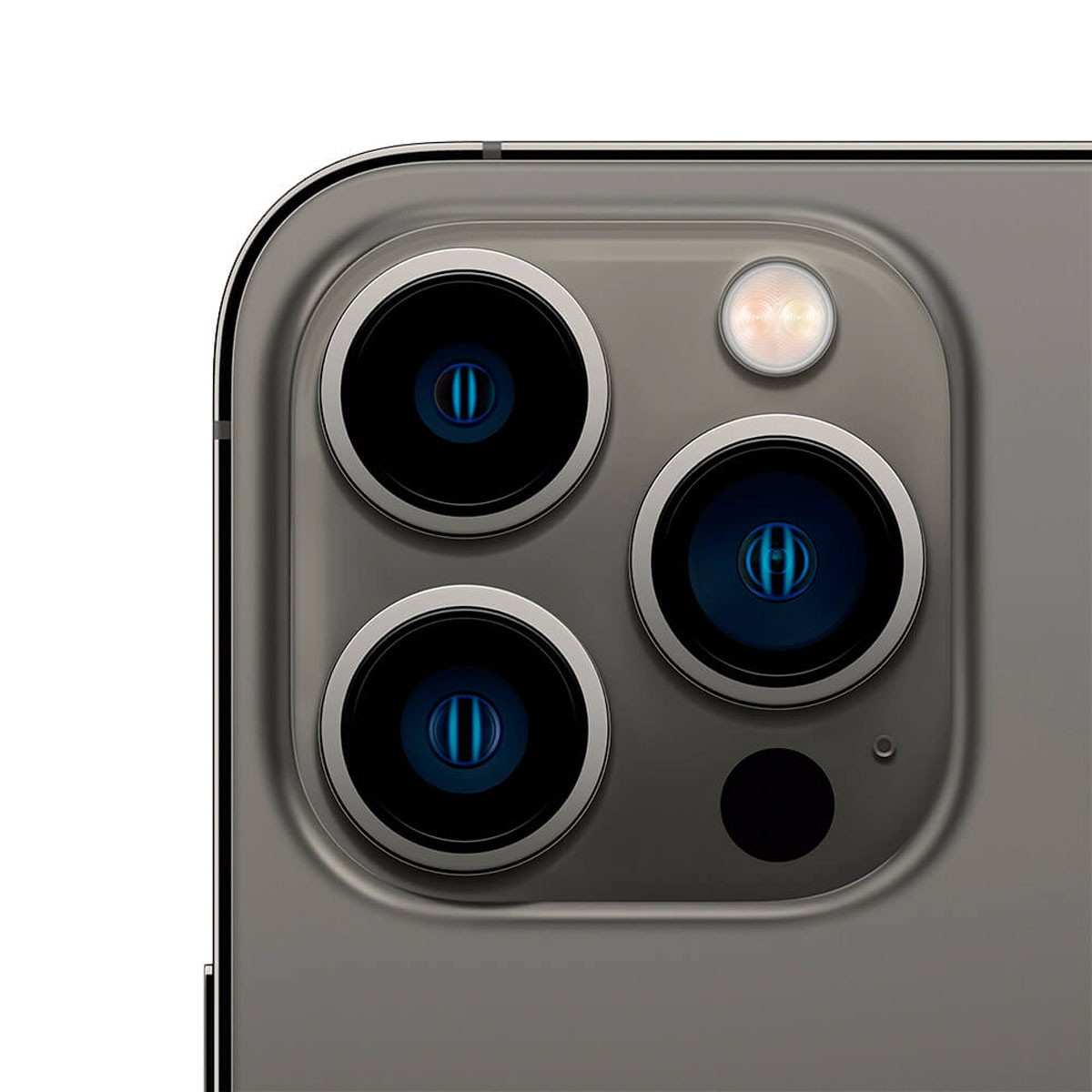 Primo piano del modulo fotocamera grigio di uno smartphone con tre lenti, flash e sensore su sfondo bianco.