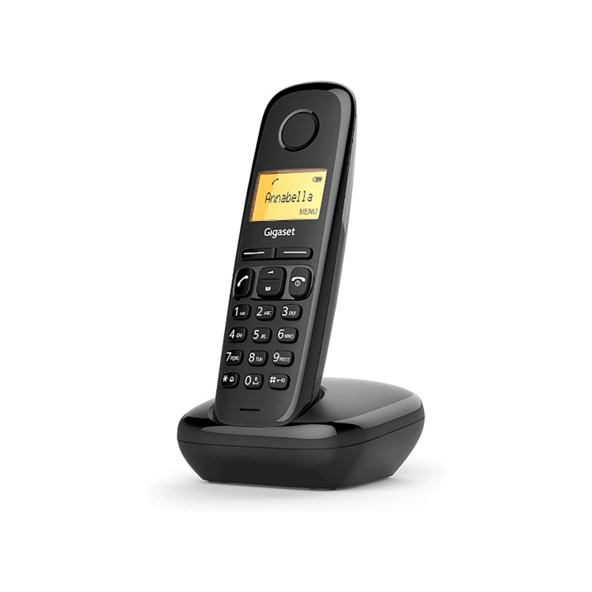 Un telefono cordless Gigaset nero con display illuminato nella sua base di ricarica su sfondo bianco.