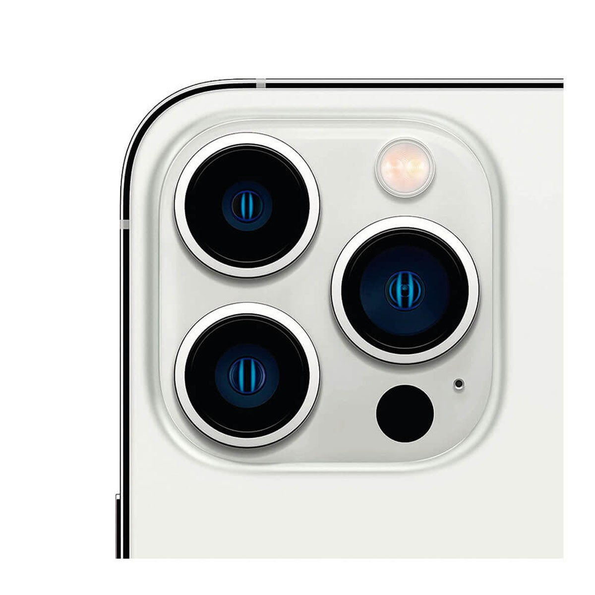 Primo piano del modulo della fotocamera di uno smartphone bianco con tre lenti, flash e sensore.