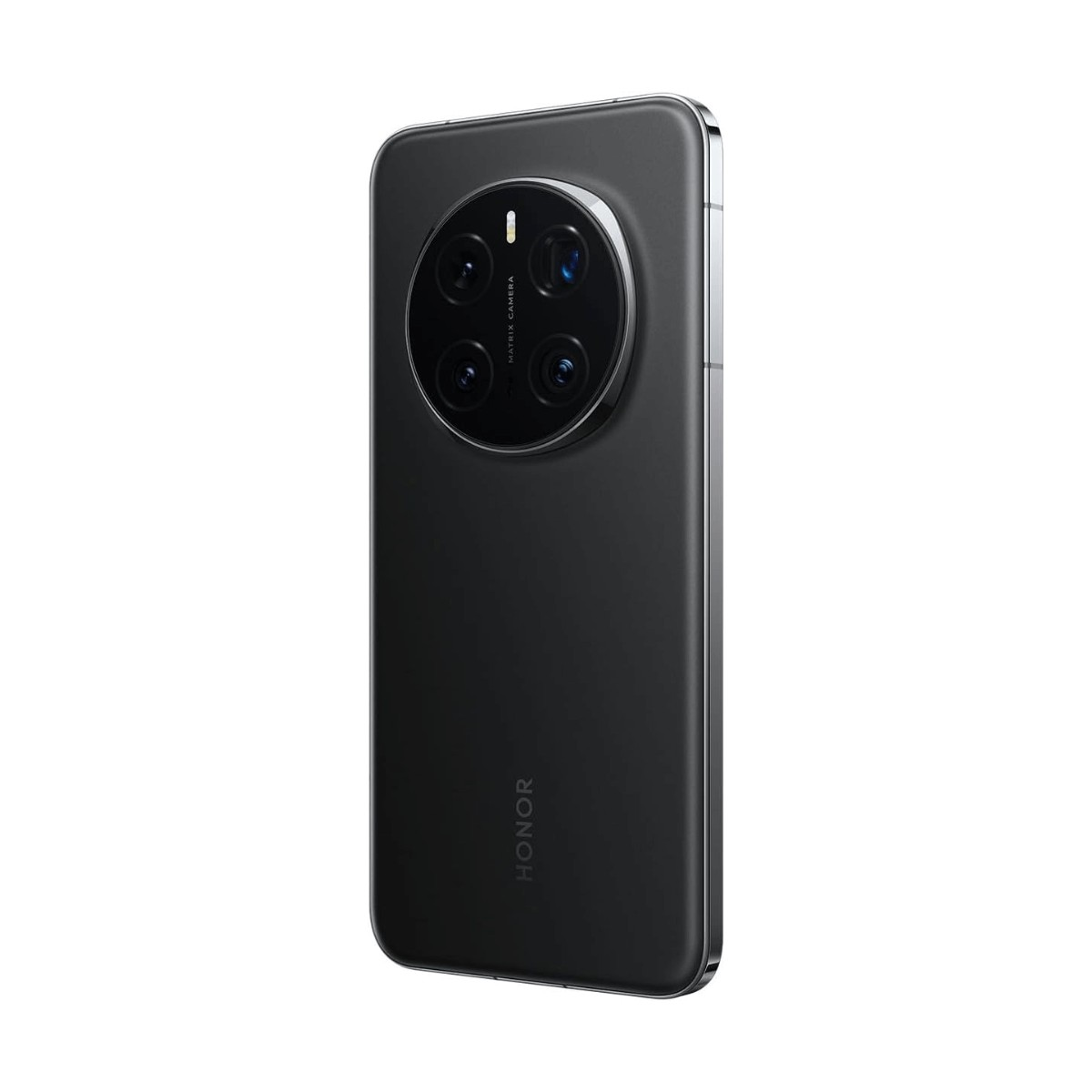 Retro di uno smartphone Honor nero con un grande modulo fotocamera rotondo su sfondo bianco.
