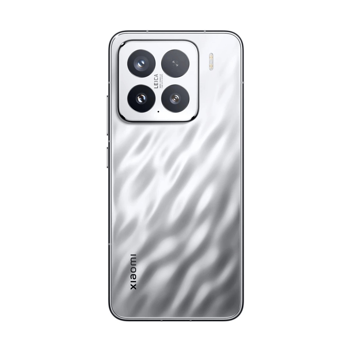 Retro di uno smartphone Xiaomi argento con motivo ondulato e modulo a quattro fotocamere quadrato.