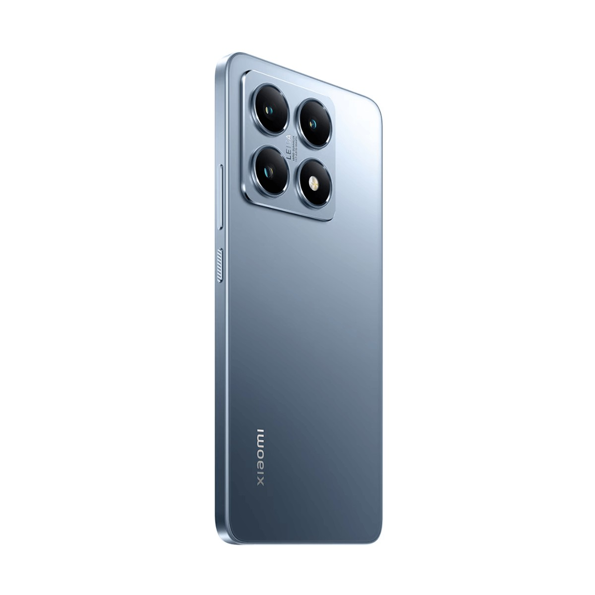 Rückseite eines hellblauen Xiaomi-Smartphones mit rechteckigem Vierfach-Kameramodul und Markenlogo.
