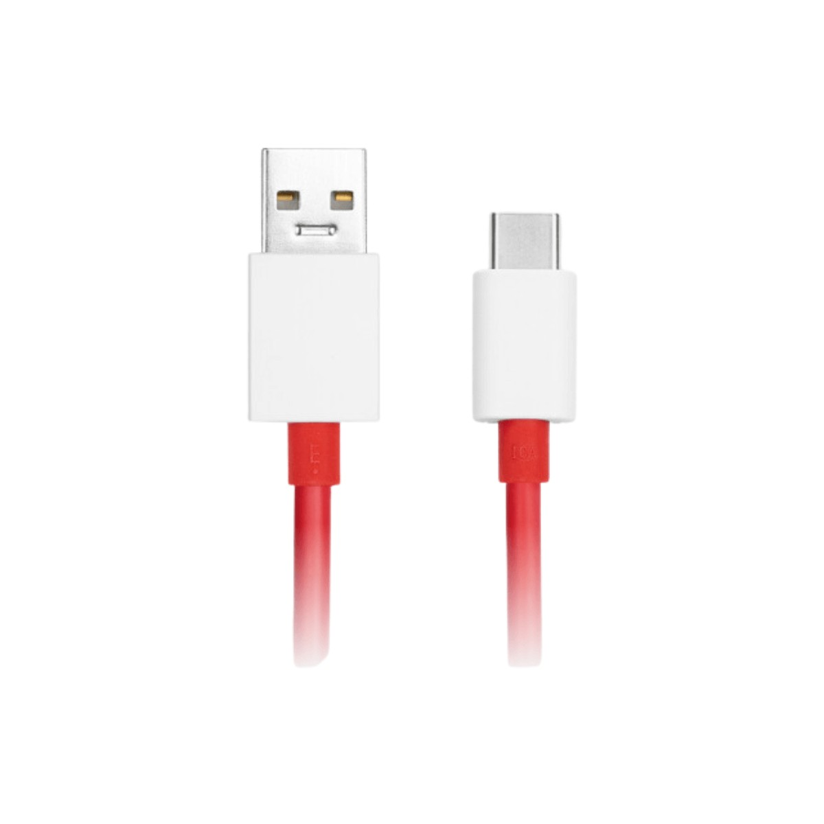 Un cavo USB rosso con un connettore USB-A a sinistra e un connettore USB-C a destra su sfondo bianco.