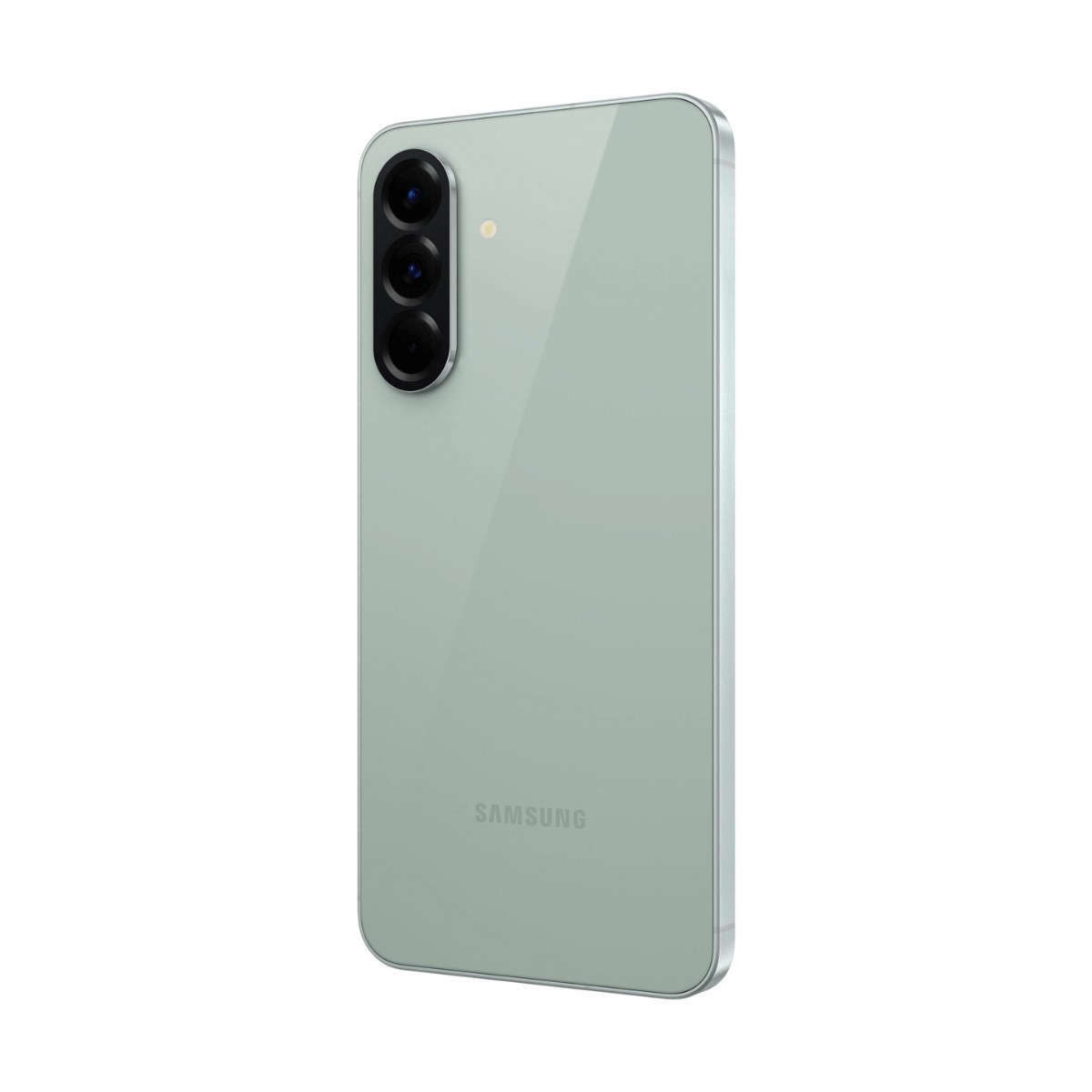Vista posteriore di uno smartphone Samsung verde chiaro con tripla fotocamera verticale e logo su sfondo bianco.