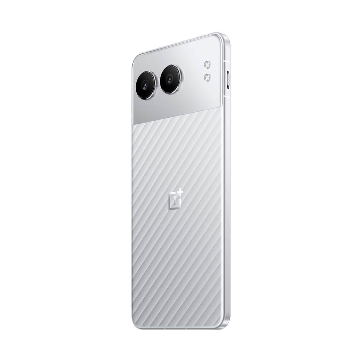 Uno smartphone argentato con doppia fotocamera e retro rigato su sfondo bianco.