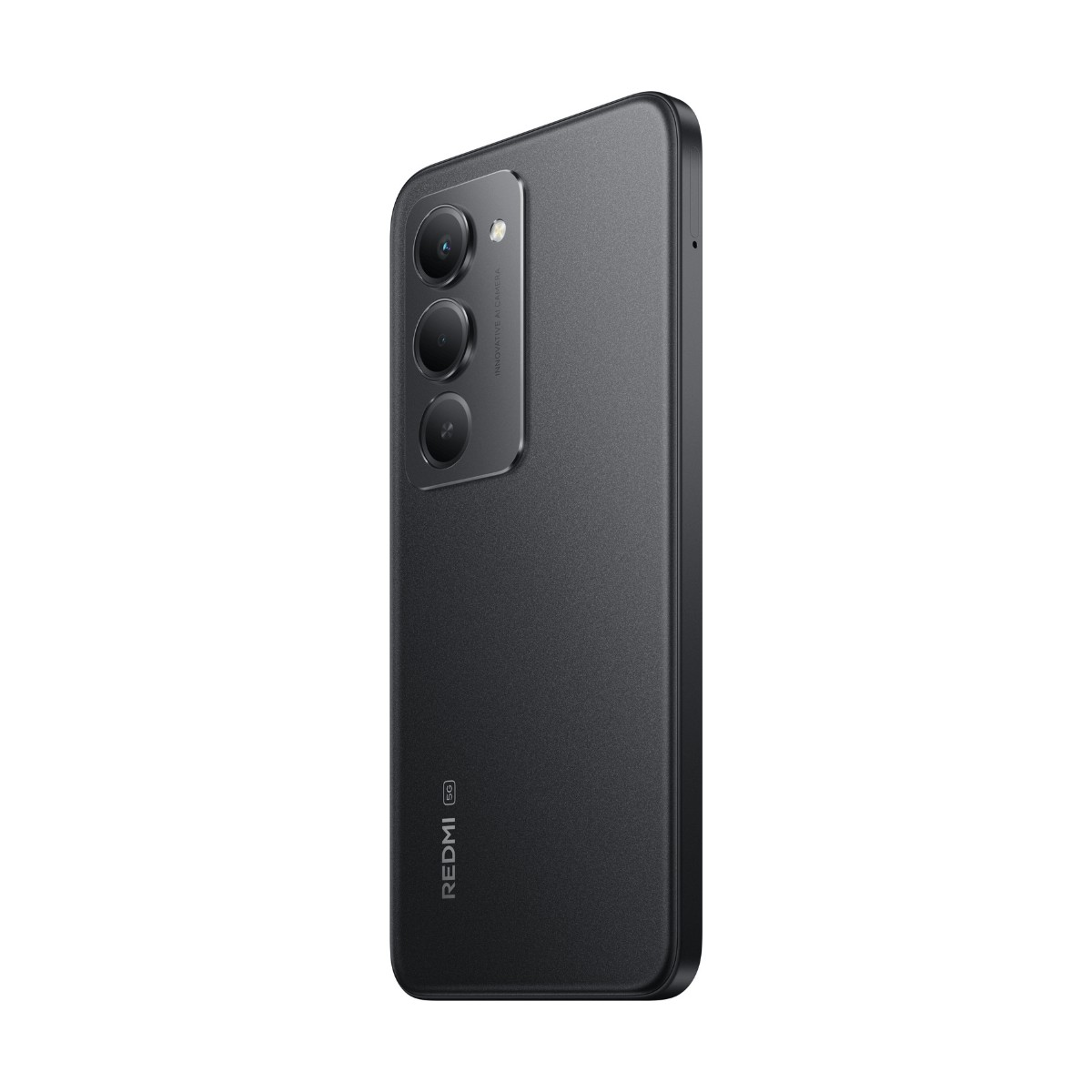 Retro di uno smartphone nero Redmi 5G con un sistema a tripla fotocamera verticale.