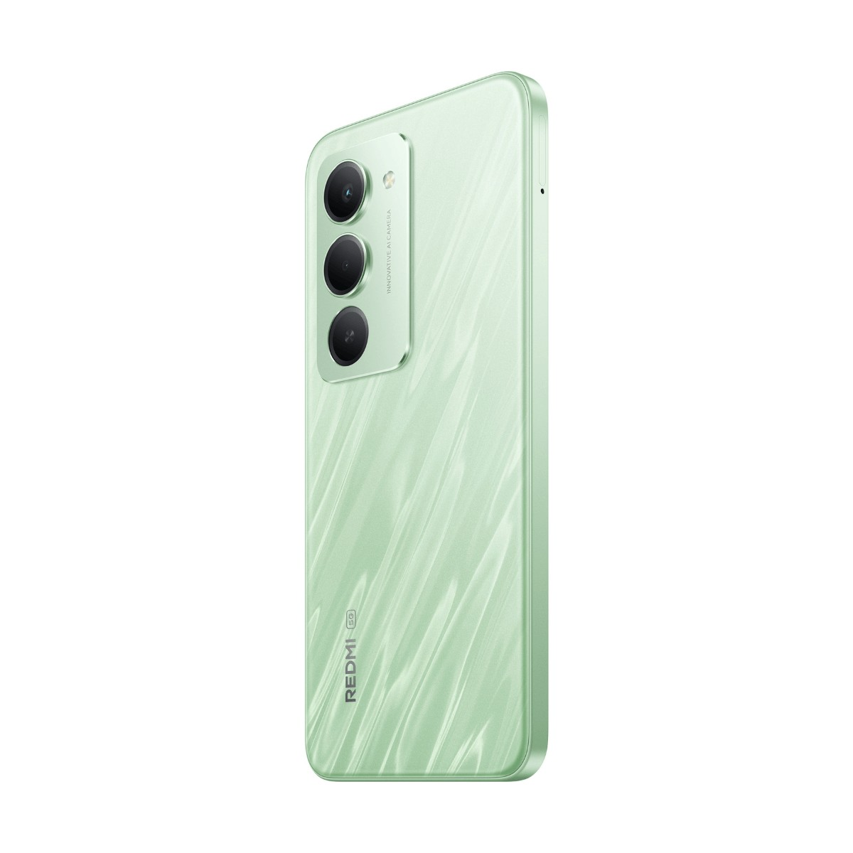 Uno smartphone Redmi verde chiaro mostra il retro con tre fotocamere verticali.