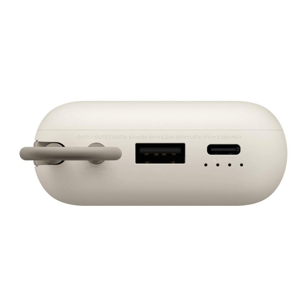 Beige powerbank met geïntegreerde kabel, USB-poort en USB-C-poort.