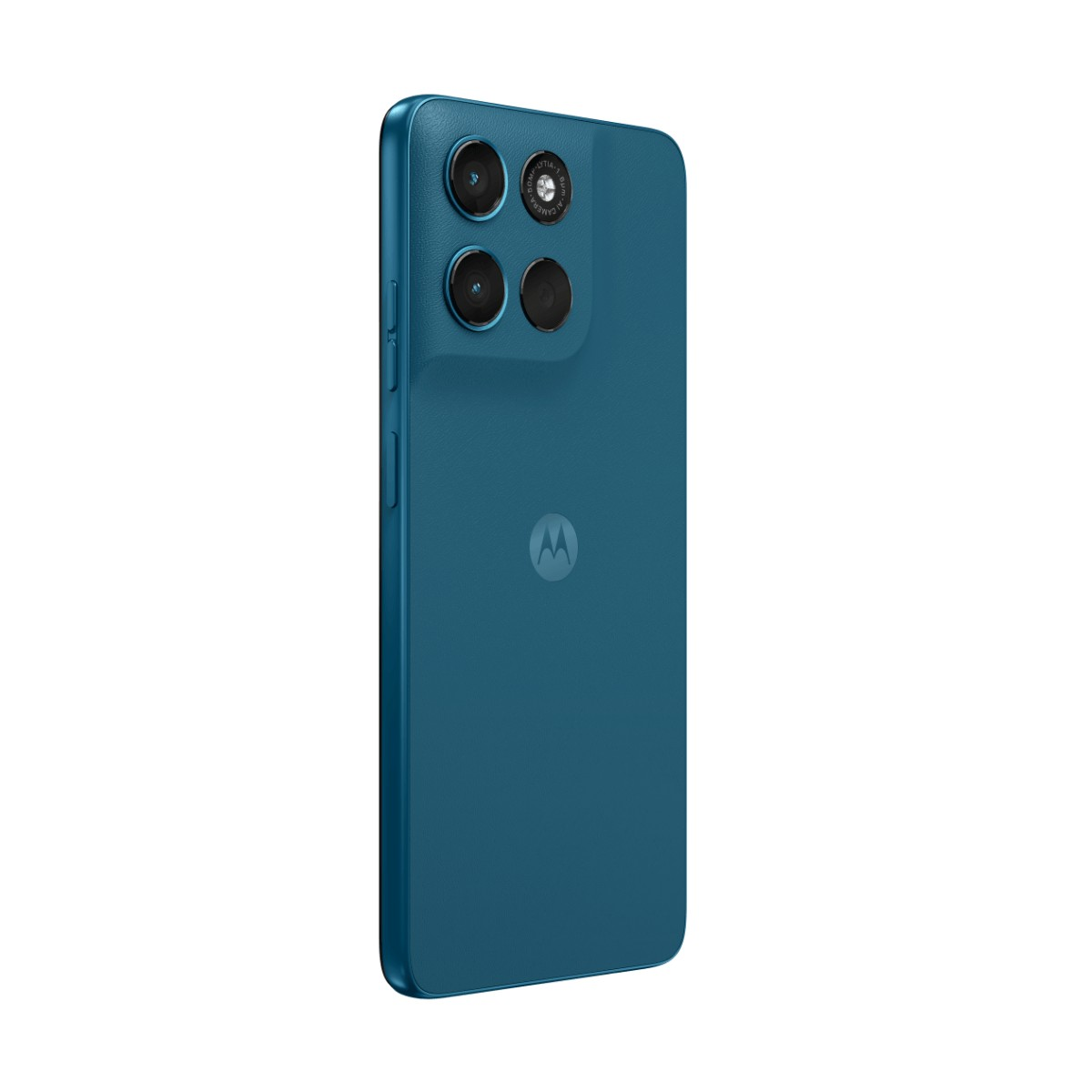 Dos d'un smartphone bleu avec triple appareil photo et logo Motorola sur fond blanc.