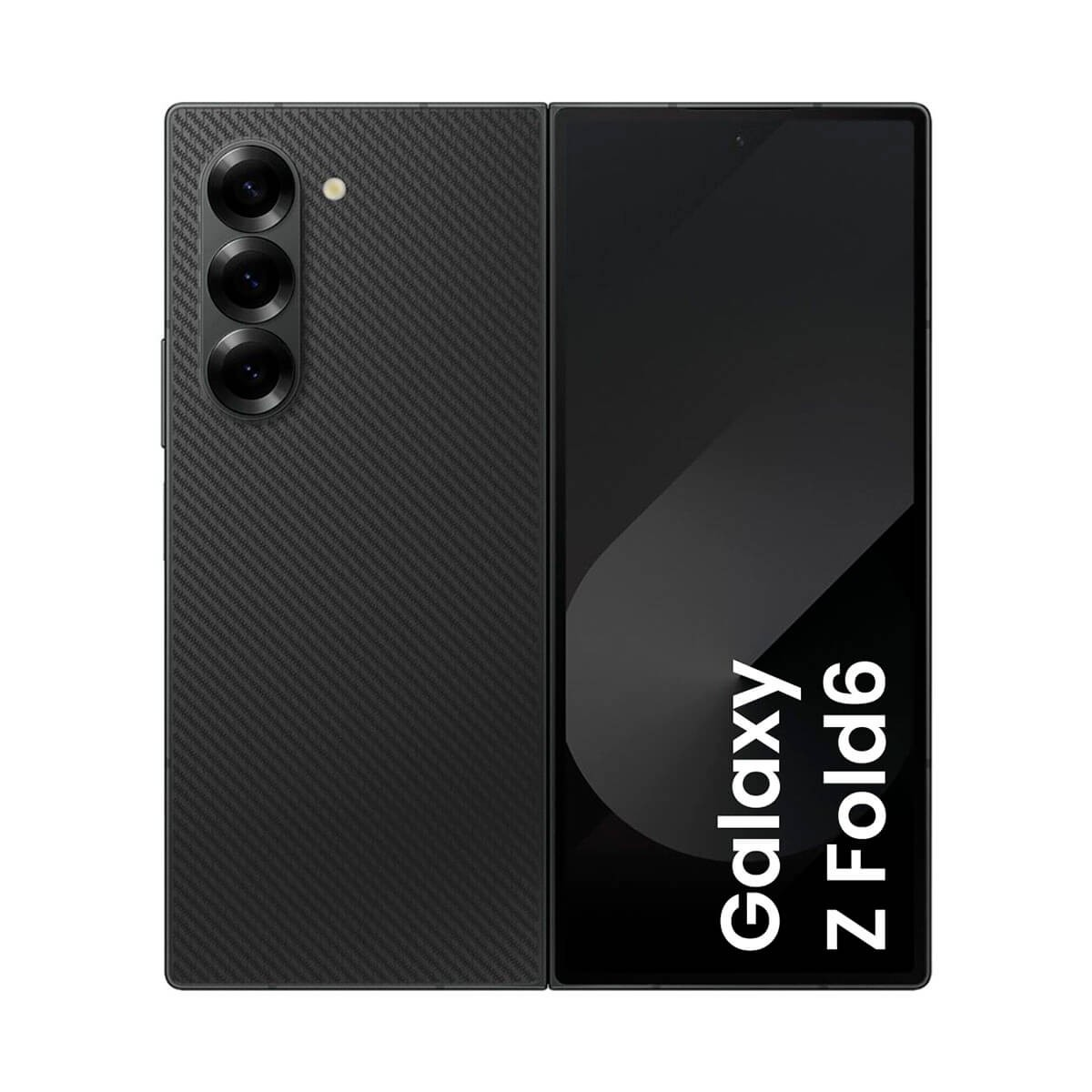 Uno smartphone Galaxy Z Fold6 con retro in fibra di carbonio e tre fotocamere verticali su sfondo bianco.