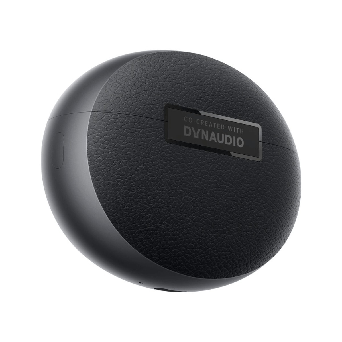 Custodia di ricarica per auricolari rotonda e nera con texture e logo Dynaudio.