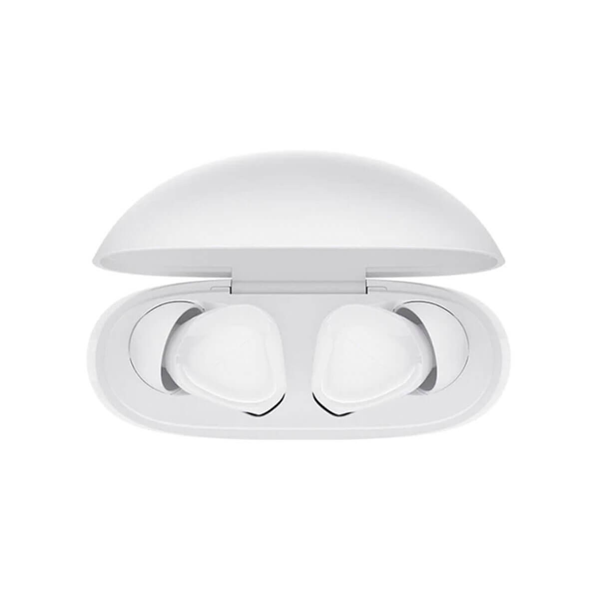 Auricolari wireless bianchi in una custodia di ricarica aperta su sfondo bianco.