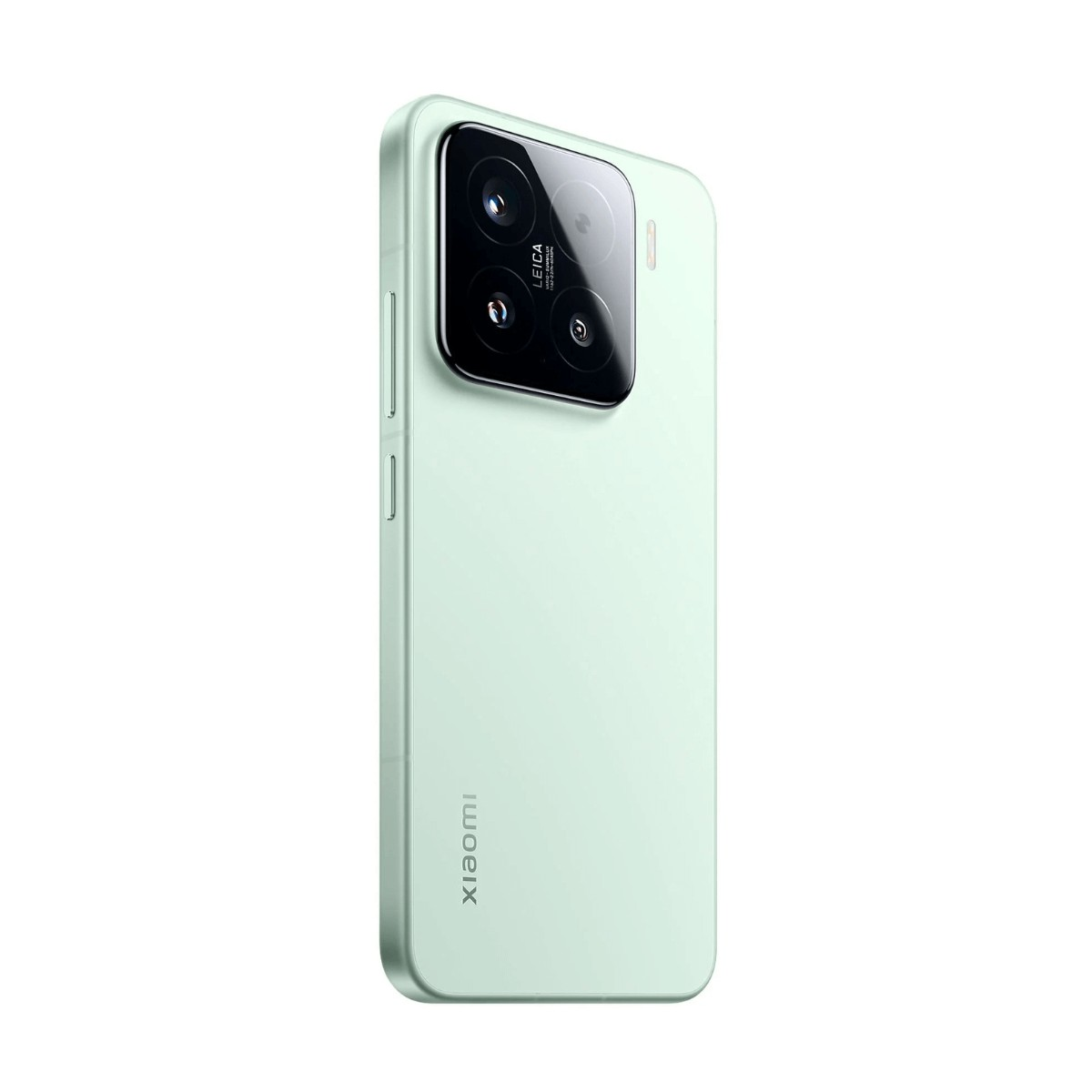 Uno smartphone Xiaomi verde chiaro mostra il retro con tripla fotocamera e marchio Leica.