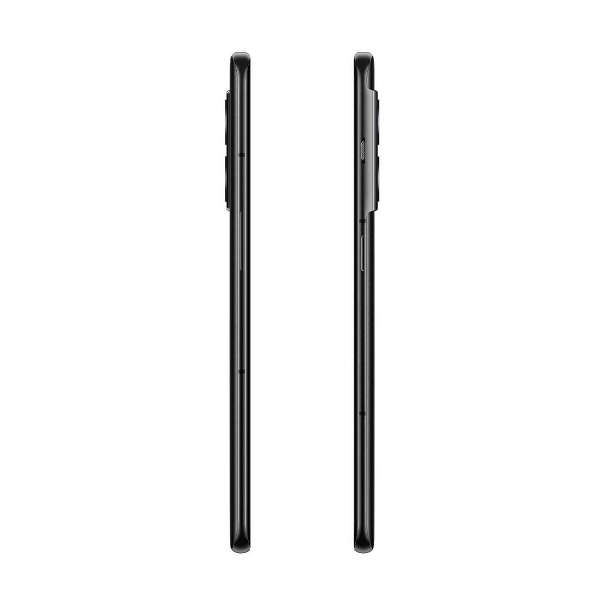 Vista laterale di due smartphone neri con pulsanti e porte su sfondo bianco.