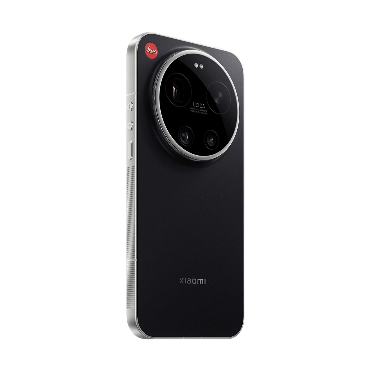 Uno smartphone nero con un grande modulo fotocamera Leica circolare sul retro e bordi argentati.