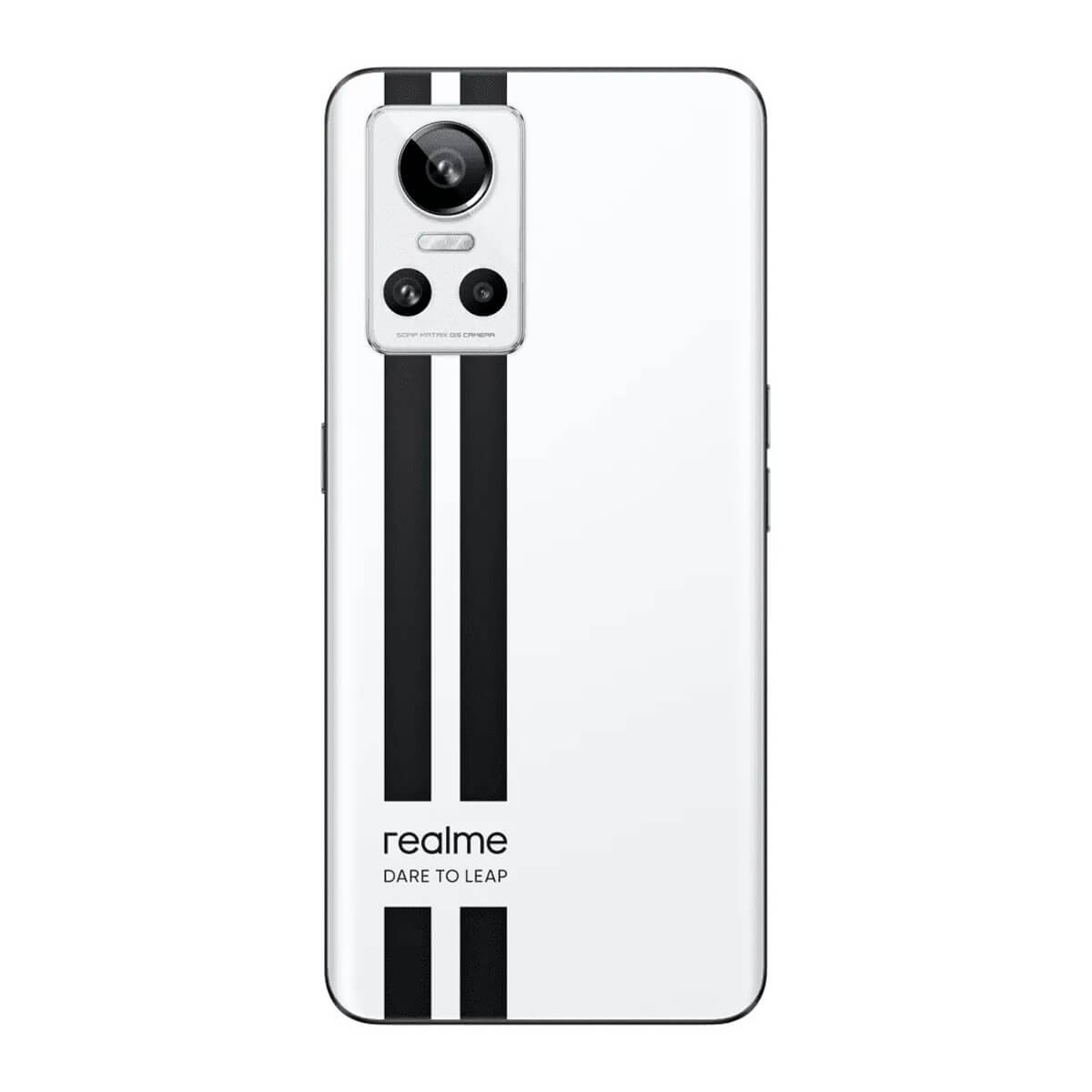 Smartphone Realme bianco con tre fotocamere posteriori e due strisce nere verticali.