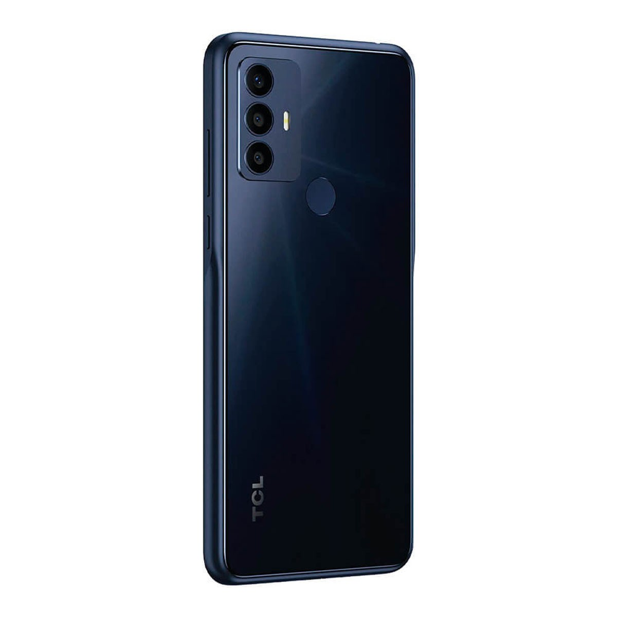 Parte trasera de un smartphone TCL azul oscuro, con triple cámara y sensor de huellas.