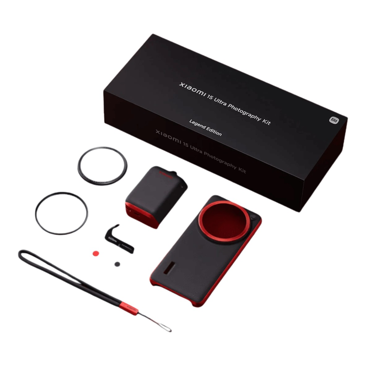 Xiaomi 15 Ultra Photography Kit in Schwarz und Rot mit Box, Ringen, Griff, Abdeckung und Trageband auf weißem Grund.