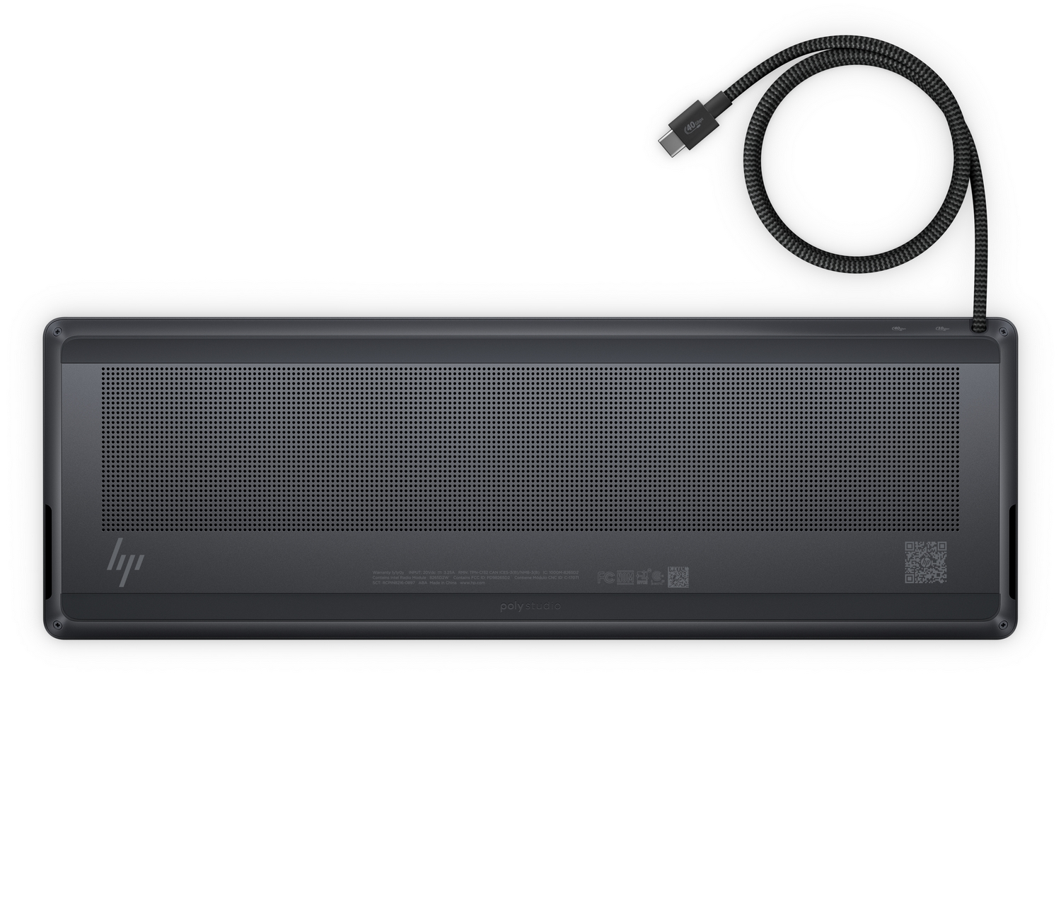 Vista inferiore della barra Poly Studio nera con griglia, logo HP e cavo USB-C intrecciato.