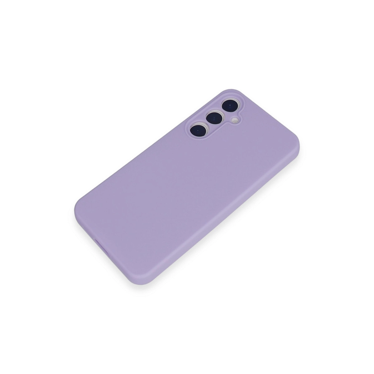 Beyaz arka planda pastel mor akıllı telefon kılıfı, üç dikey kamera deliği ile.
