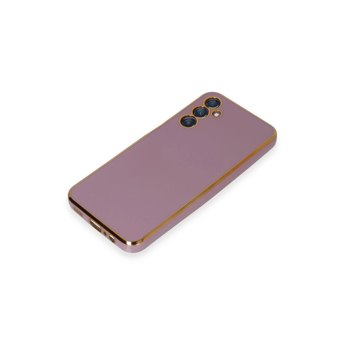 Altın çerçeveli ve üç arka kameralı mat pembe akıllı telefon beyaz arka planda duruyor.