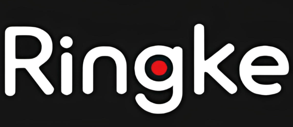 Das weiße Ringke-Logo auf dunklem Grund hat einen roten Punkt im Buchstaben g.