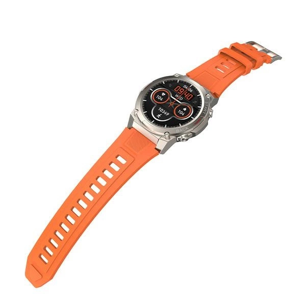 Smartwatch ze srebrną kopertą, cyfrową tarczą i jaskrawo pomarańczowym silikonowym paskiem na białym tle.