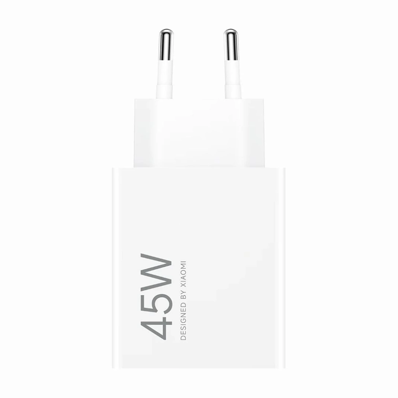 Adattatore caricatore da muro Xiaomi bianco da 45W con due pin rotondi su sfondo bianco.