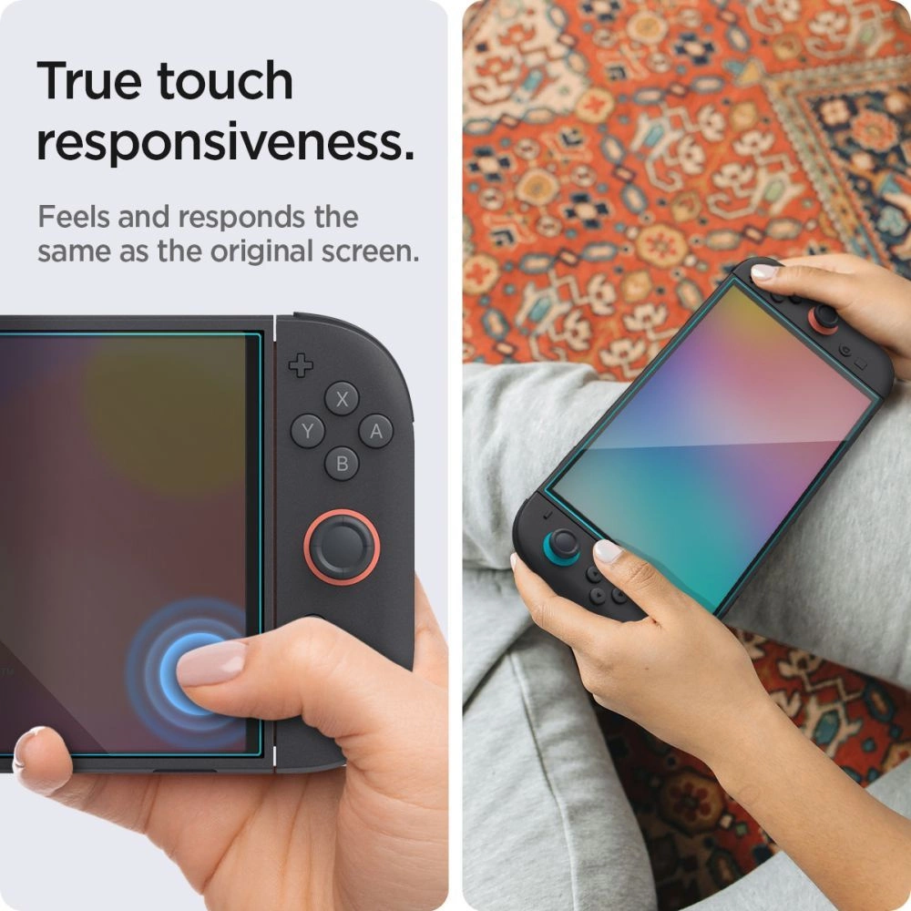 Mani che tengono una Nintendo Switch con pellicola protettiva, mostrando reattività tattile.