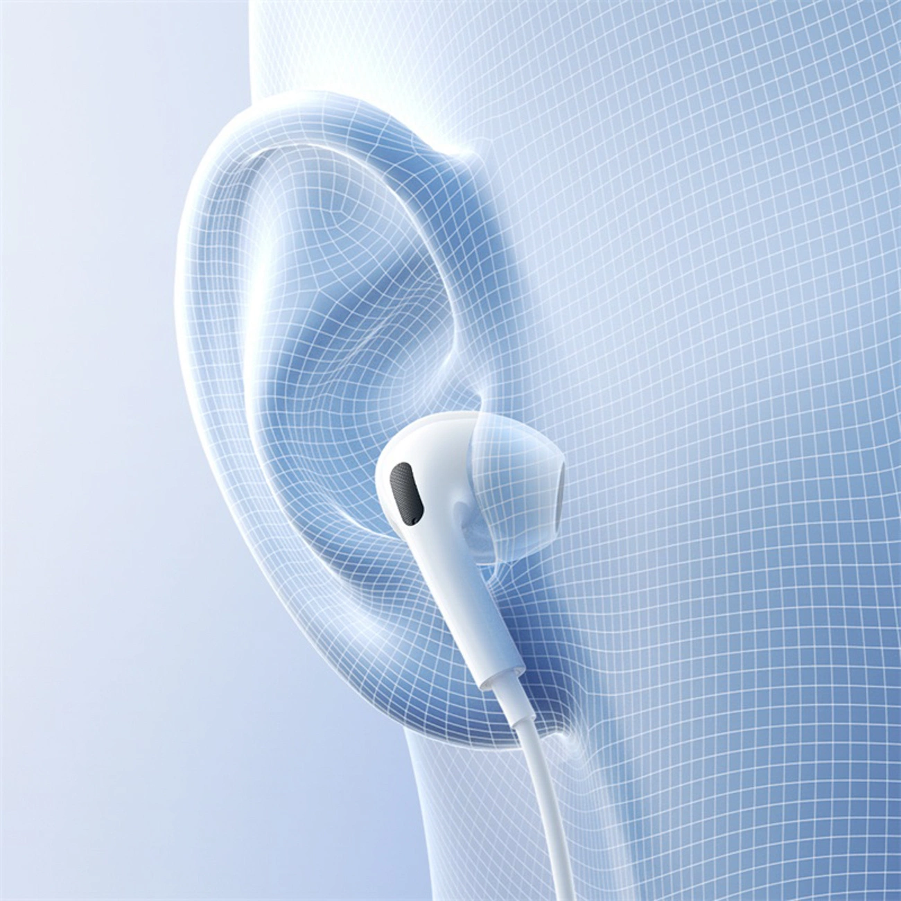 Un auricolare bianco si trova in un orecchio reticolato blu e bianco su sfondo chiaro.