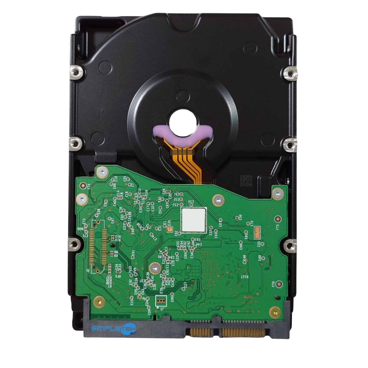 Vista inferiore di un disco rigido da 3,5 pollici con custodia nera e scheda verde.